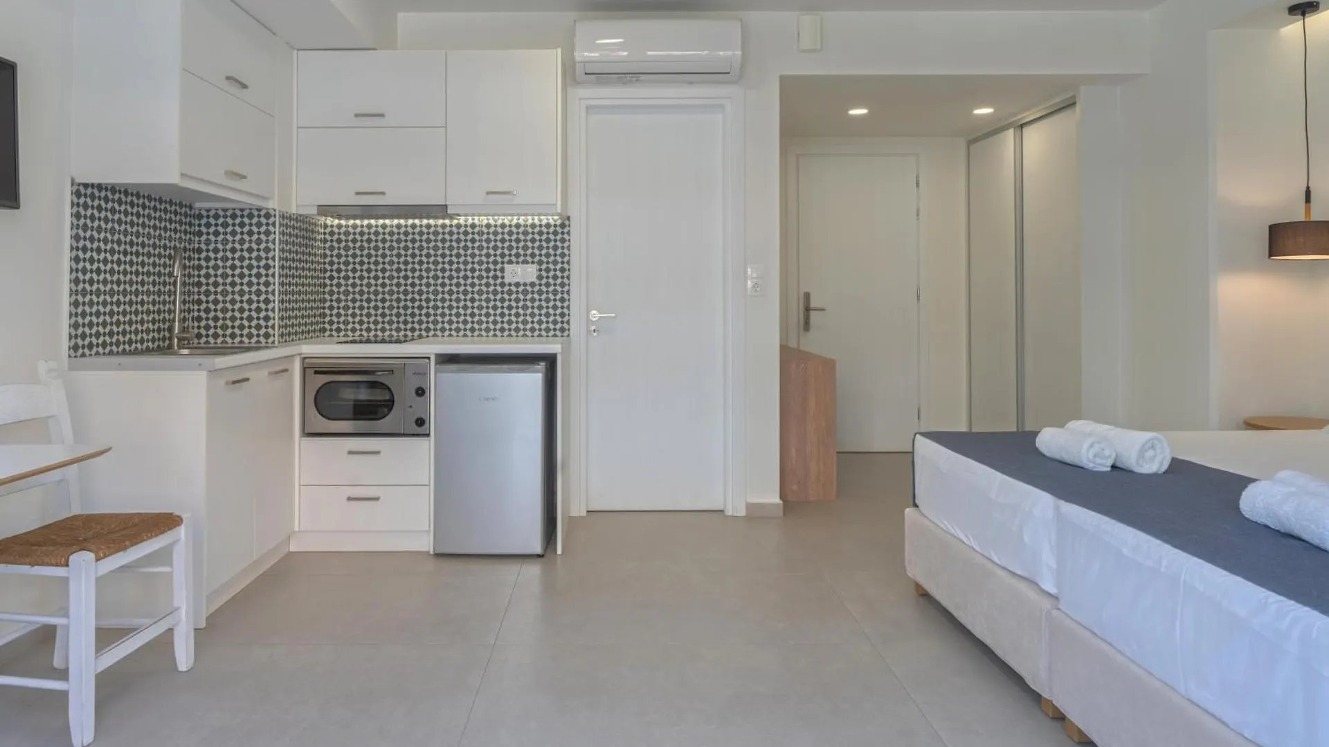 Meltemi Coast Suites Rethymno  Rethymno (Crete)